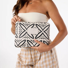 Pasifika Mid Pouch in Black on Sandstone