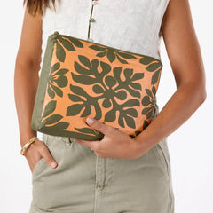 Kaʻulu Mid Pouch in Papaya on Olive